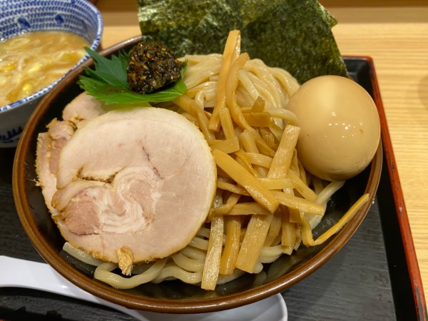 「特製つけ麺＋生七味」@舎鈴 赤坂インターシティAIR店の写真