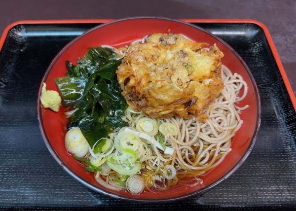 「冷しゲソかき揚げそば(510円)」@天かめ 平河町店の写真