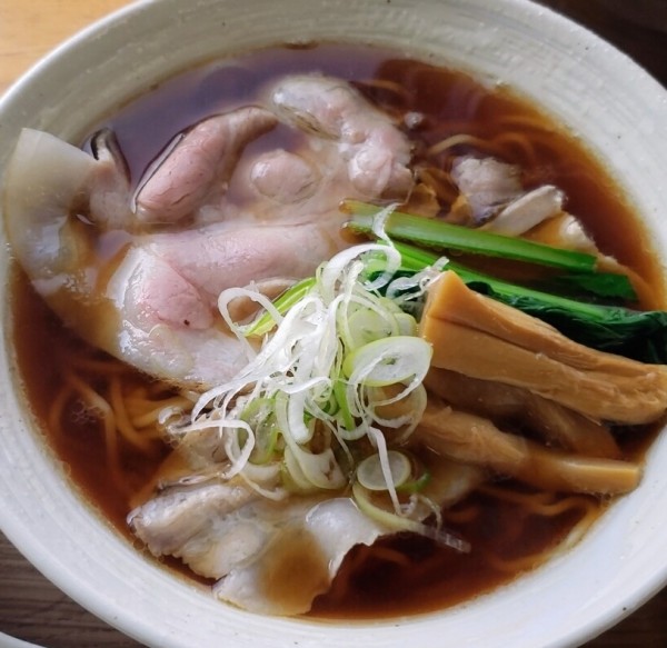 「醤油ラーメン 870円＋半ライス無料」@めん屋 正よしの写真