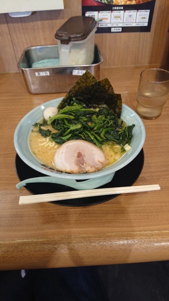 「ラーメン+麺増し+ホウレン草増し」@町田商店 鶴ヶ島店の写真