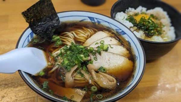 「藤枝朝ラーメン（温）＋卵かけご飯（650円＋160円）」@虎徹の写真