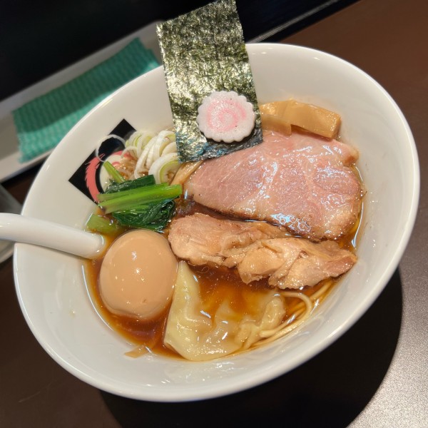 「ワンタン中華そば＋味玉」@おおぜき中華そば店の写真