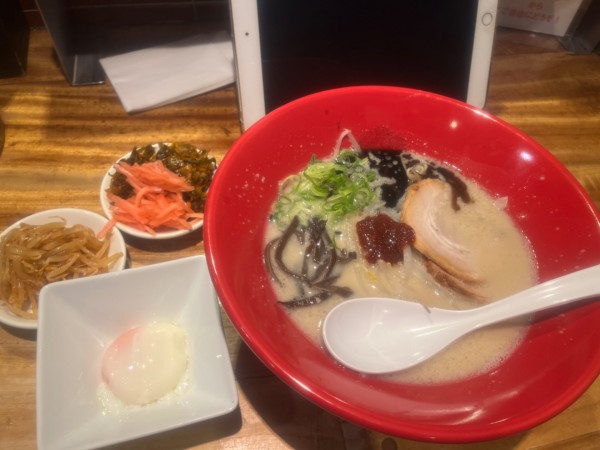 「赤丸新味 半玉トピ」@博多一風堂 仙台東口店の写真