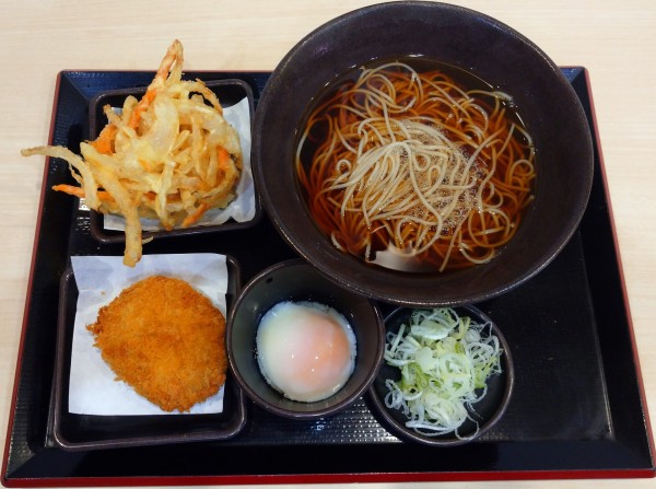 「朝そば（450円）＋コロッケ（クーポン利用）」@ゆで太郎 築地2丁目店の写真