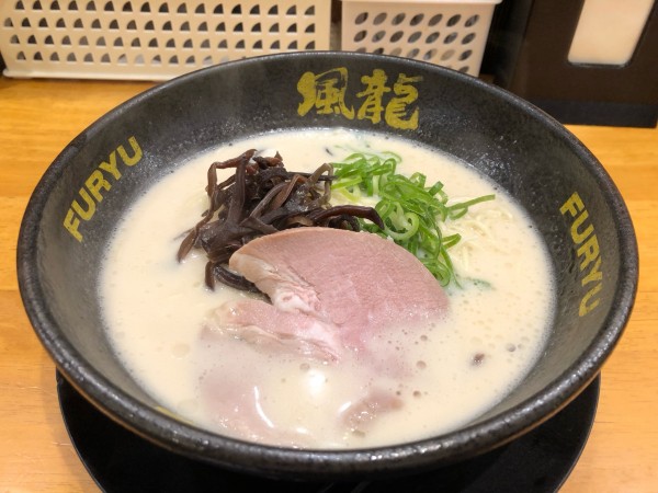 「とんこつラーメン」@博多風龍 池袋東口店の写真