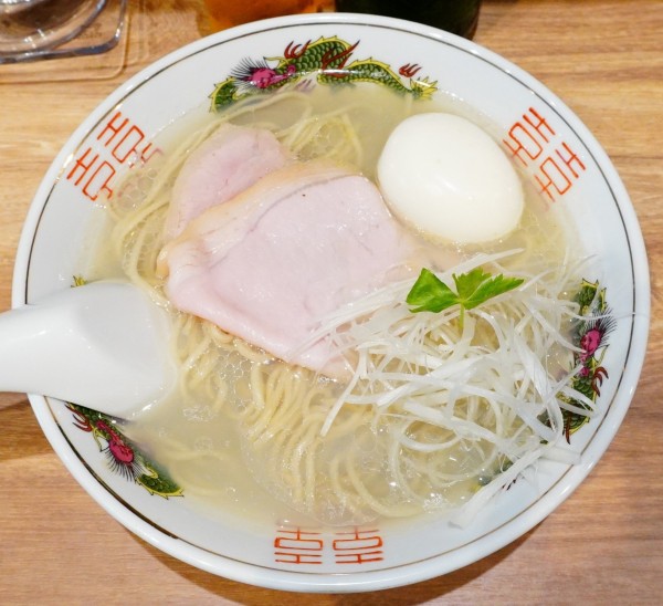 「【限定】しじみそば＋味玉＋ハートランド」@麺庵 利休の写真