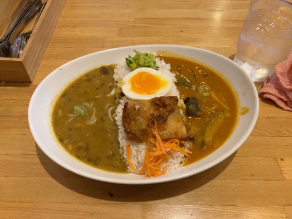 「ダブルカレー(ランチ)1000円」@グレビーの写真
