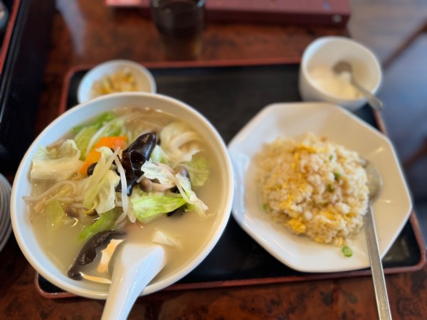 「日替わりA定食 野菜麺＋半炒飯 750円」@慶福居の写真