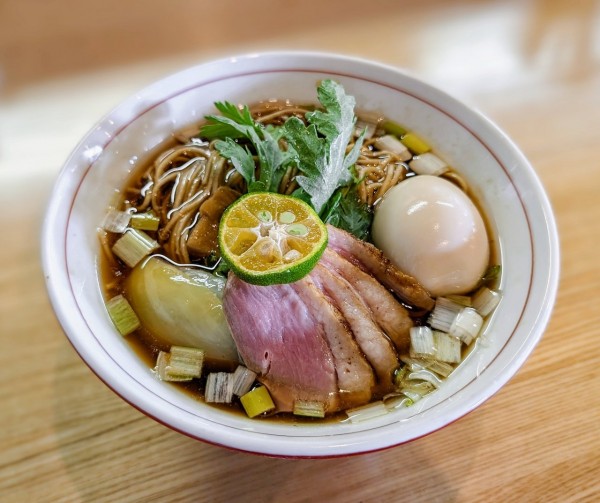 「鴨醤油そば【期間·数量限定】」@麺 㐂色の写真