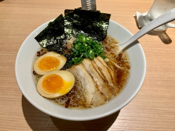 「全のせ醤油ラーメン1190円」@麺場 ラの壱 一宮駅前店の写真