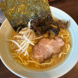 ラーメン(固め、濃いめ、多め)+半チャーハン