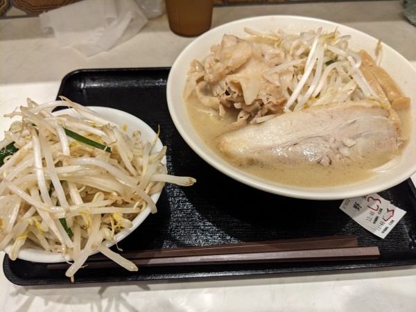 「特製味噌らーめん+野菜大盛り」@味噌麺処 花道庵 東京ラーメンストリート店の写真