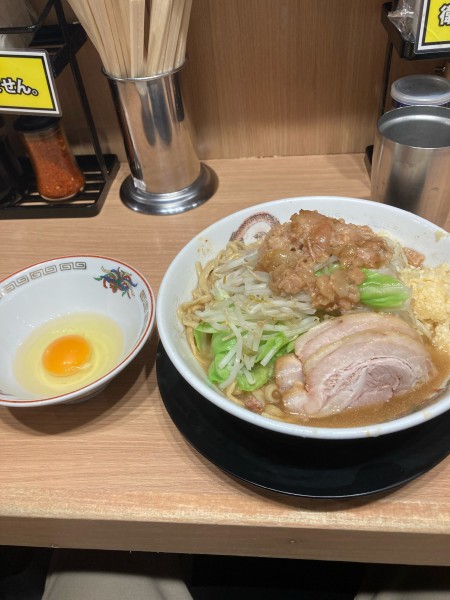 「小ラーメン+生卵」@豚山 池袋西口店の写真