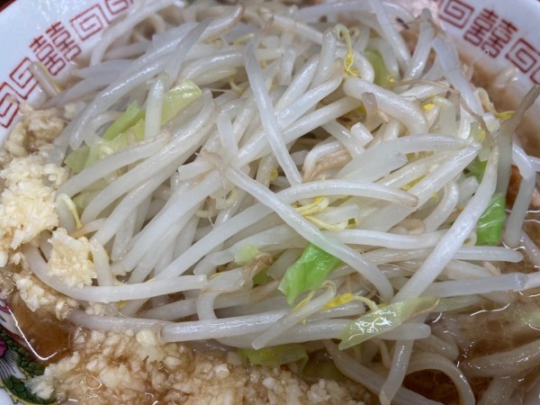 「小ラーメン+ヤサイ少なめ+ニンニク」@ラーメン二郎 横浜関内店の写真
