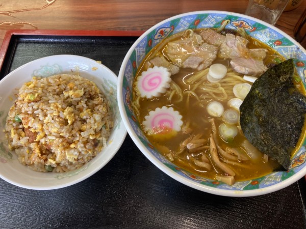 「カレーもやししょうゆラーメン＋半チャーハン」@中華清水屋の写真