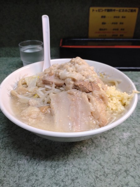 「ラーメン　にんにく　アブラ塊　自家製メンマ」@ラーメン二郎 新宿小滝橋通り店の写真