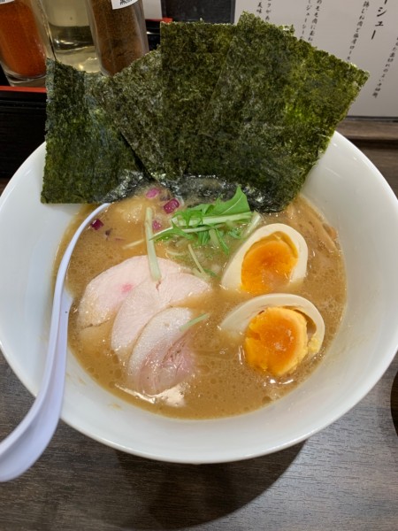 「特製濃厚醤油鶏そば（麺半分）」@中華そば みた葉の写真