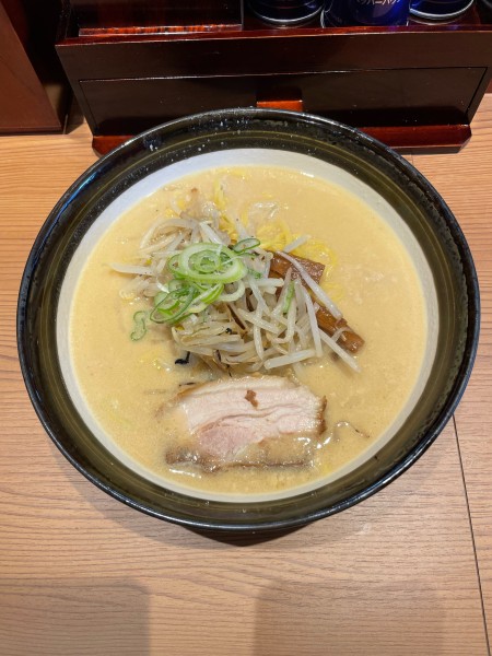 「味噌ラーメン(880円)」@味噌らーめん いと井 横浜西口店の写真