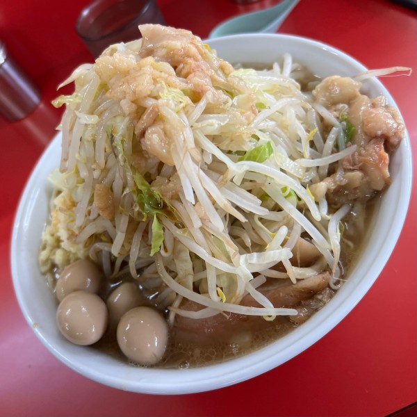 「小ラーメン（麺硬め）＋うずらの卵　『コール』全部」@ラーメン二郎 柏店の写真