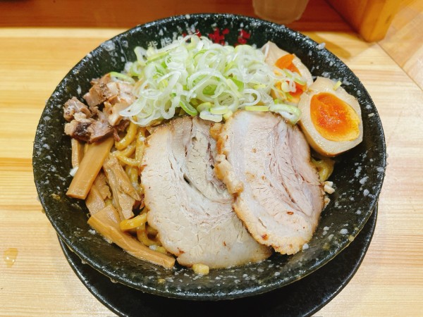 「ツボミ油そば」@背脂の魔術師 ツボミの写真