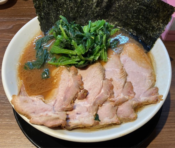「チャーシュウ麺 高級海苔 硬 多」@横浜家系らーめん 輝道家 水道橋駅前店の写真