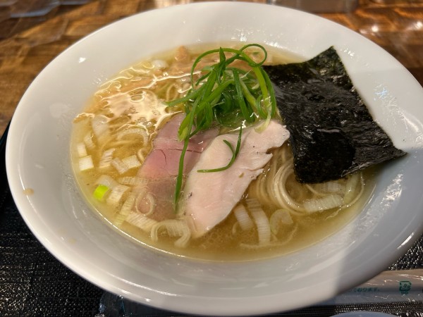 「黒さつま塩1000円」@特級鶏蕎麦 龍介 PLAY atre TSUCHIURA店の写真