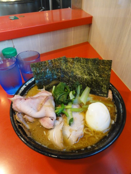 「中盛チャーシュー1110円硬 白玉10円チャーシュー200円」@家系総本山 ラーメン吉村家の写真