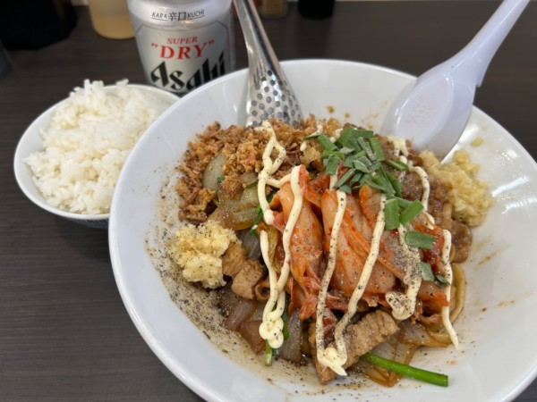 「【限定】汁なし950円＋小ライス60円+ビール」@元祖スタミナ満点らーめんすず鬼 狭山ヶ丘分店の写真