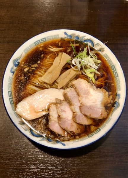 「醤油らーめん大盛（750+100）」@らーめん直方串王の写真