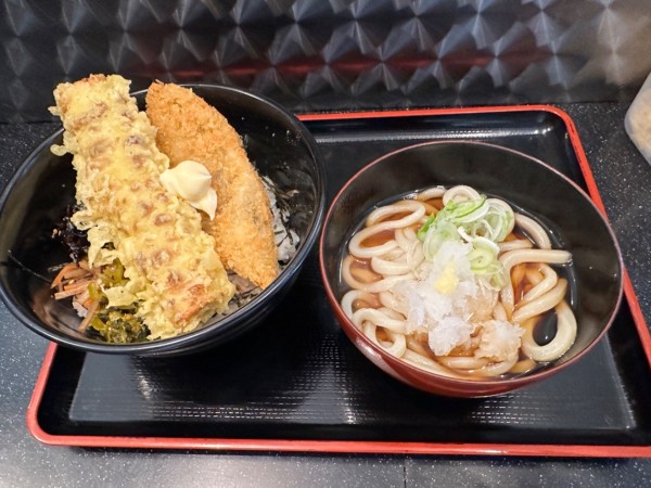 「のり弁（温かいうどん）600円」@葉花テイクうどんの写真