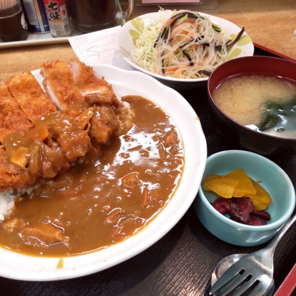 「カツカレー（サラダ付）（￥830）」@井戸屋の写真