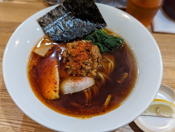 「限定　SPICY醤油ラーメン旨辛RED」@RAMEN TOMOの写真