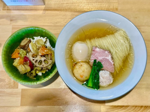「味玉塩 中華そば ＋ やさいうま煮丼」@猫と月の写真