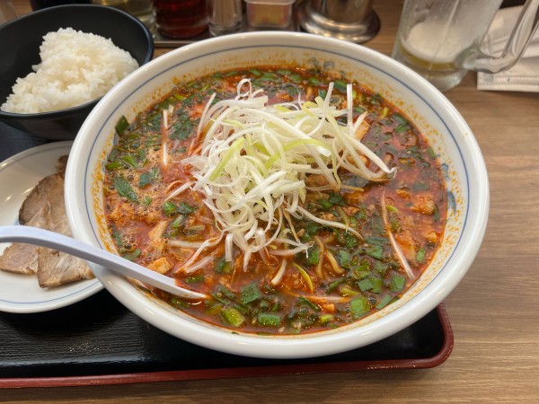 「ニラそば(5辛)+半ライス+生ビール+クーポンチャーシュー」@福しん 東久留米店の写真