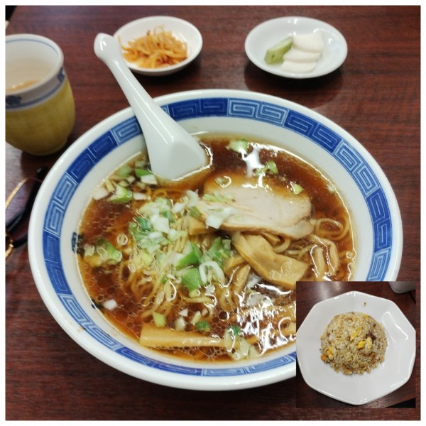 「ラーメン　半チャーハンセット　880円」@中華 大興の写真