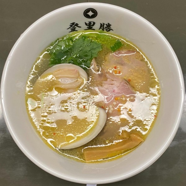 「はまぐり塩らーめん ¥1,700 もち小麦麺に変更 ¥100」@らぁめん登里勝の写真