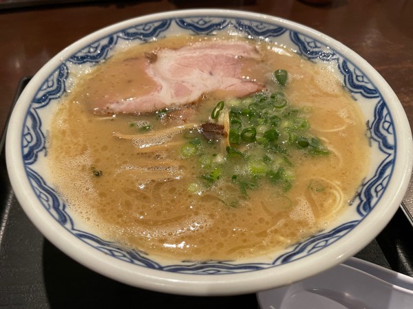 「博多らぁめん」@博多麺房 赤のれん 丸ビル店の写真