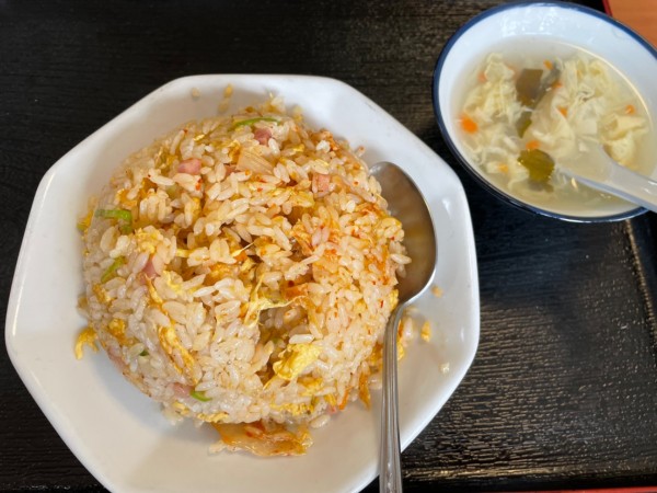 「キムチ炒飯　￥６００」@中国料理 京華の写真