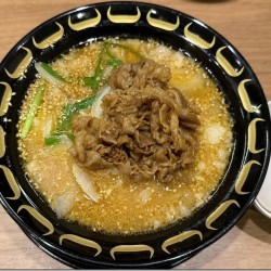 スタ味噌肉盛りラーメン（温玉・小ライス無：850円）