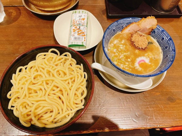 「つけ麺＋すし」@丸美商店の写真