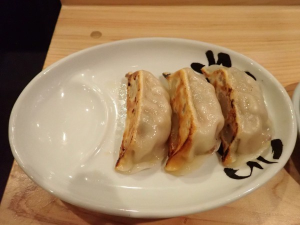 「心の味餃子(レギュラーサイズ)(３個)(260円)」@松戸富田麺旦の写真