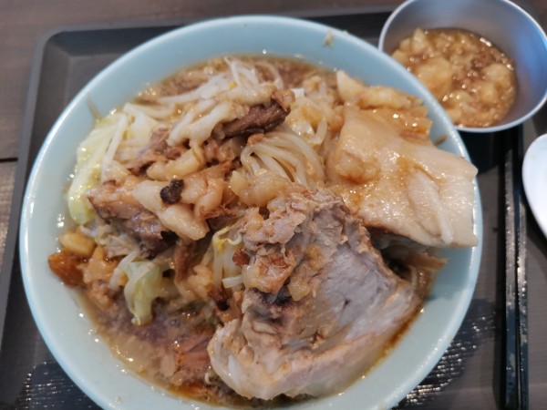 「ラーメン200g+アブラ(別皿)」@夢を語れ 小松店の写真