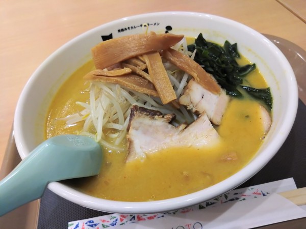 「みそカレーラーメン 920円」@青森みそカレー牛乳ラーメン かわら 青森空港店の写真