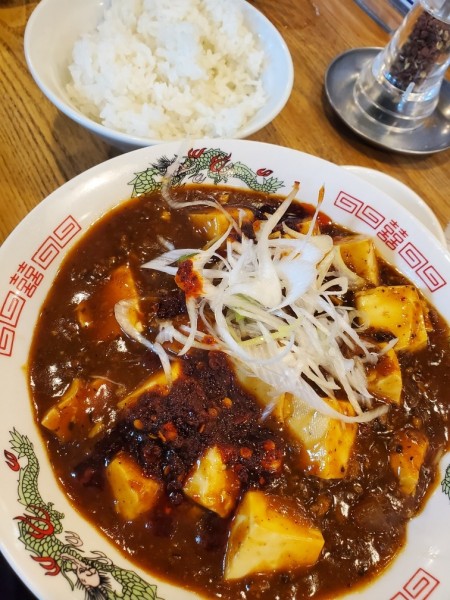 「麻婆麺ライス付き９９０円」@太陽ホエール 野毛本店の写真