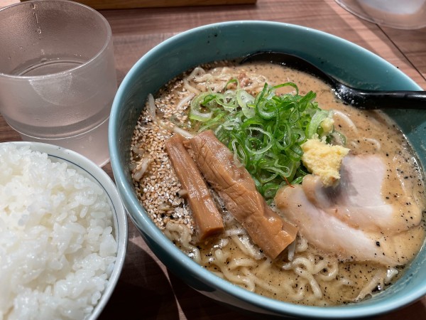「我流札幌味噌らーめん（1,000円）,ご飯（150円）」@札幌飛燕の写真