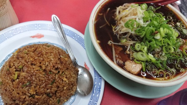 「ラーメン小 + 焼き飯」@新福菜館 本店の写真