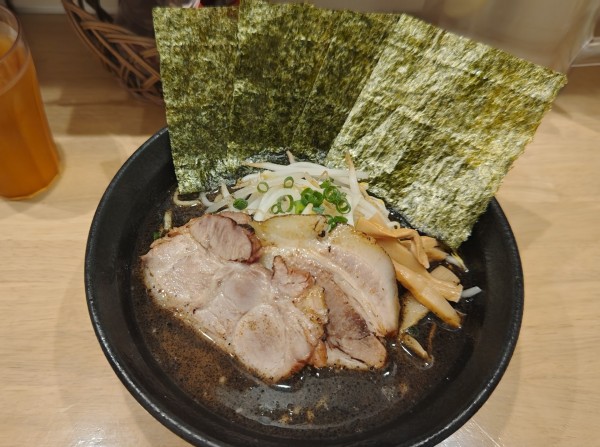 「凰櫻BLACK」@とんこつラーメン凰櫻の写真