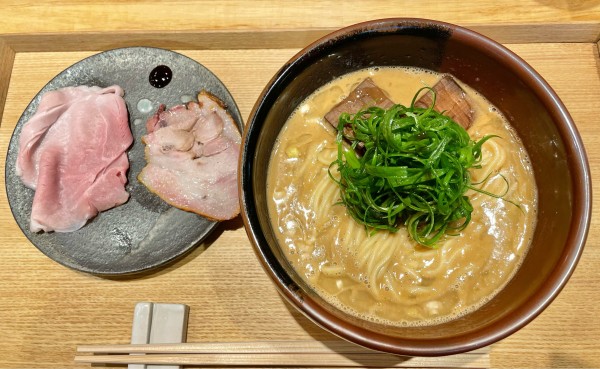 「らぁめん（並）＋替え玉（100g ）」@中華蕎麦 とみ田の写真