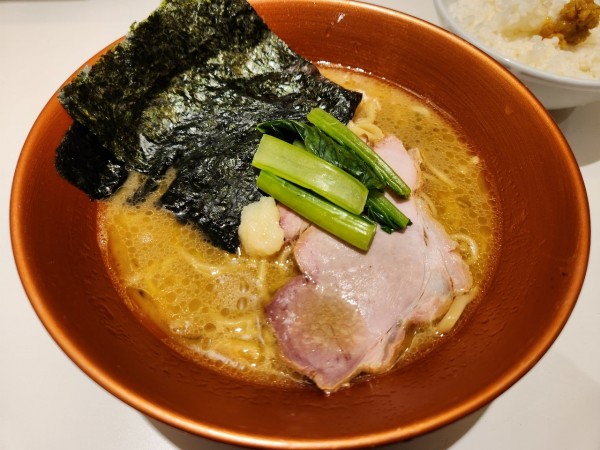 「ラーメン　ライス」@家系ラーメン 革新家 TOKYOの写真