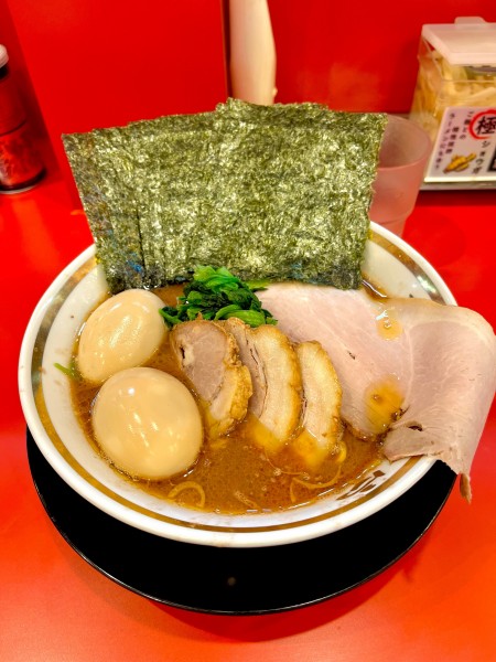「のりたまラーメン【TP】煮豚、味玉、ご飯食べ放題」@家系ラーメン 裏大輝家 青物横丁店の写真